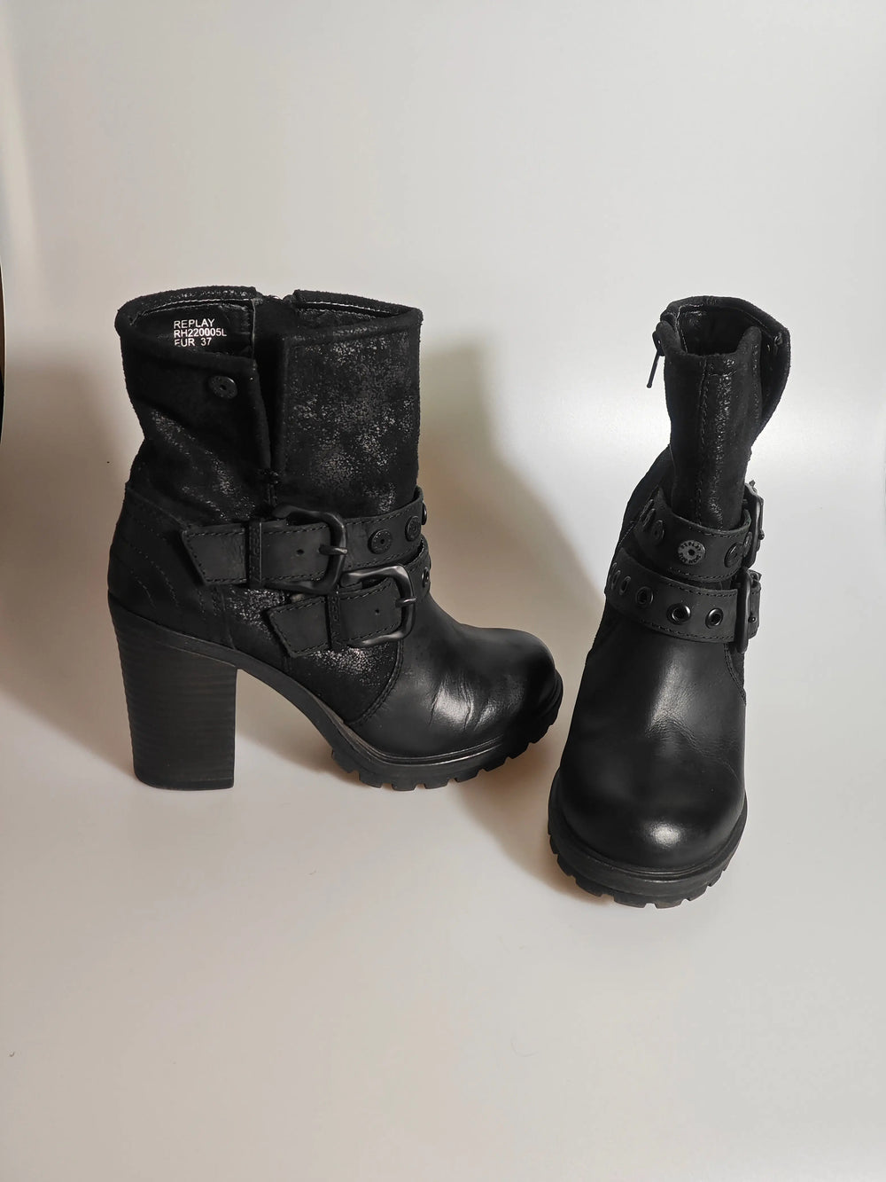 Bottines en cuir noir par Replay, avec talon épais et brides à boucles métalliques, taille 37.