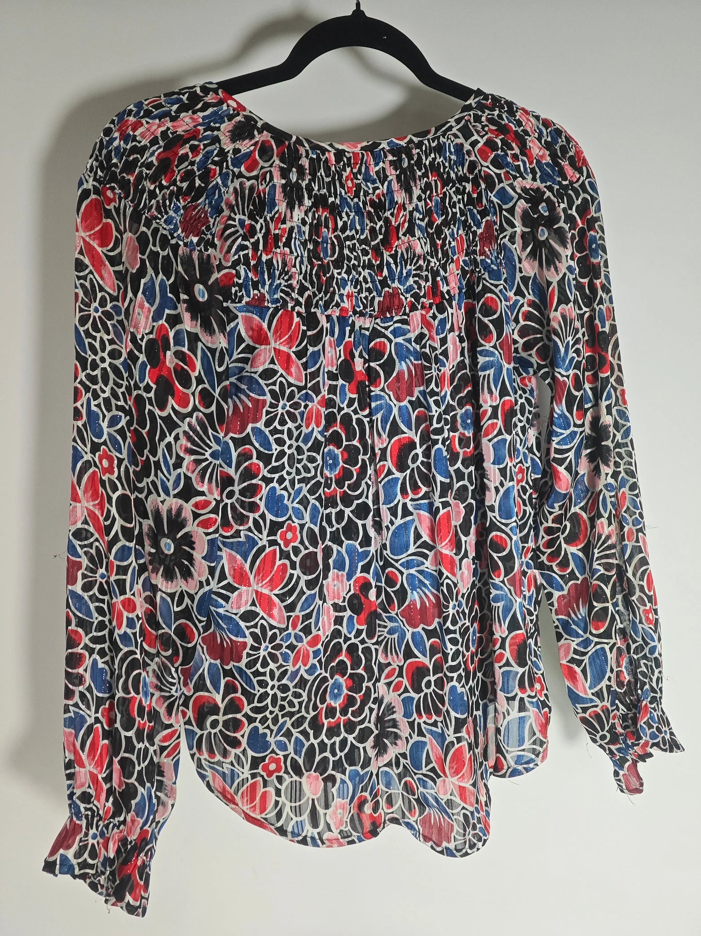 Blouse fluide imprimée taille S de Nina Kaufmann à motifs floraux rouge, bleu et noir, avec détails plissés.