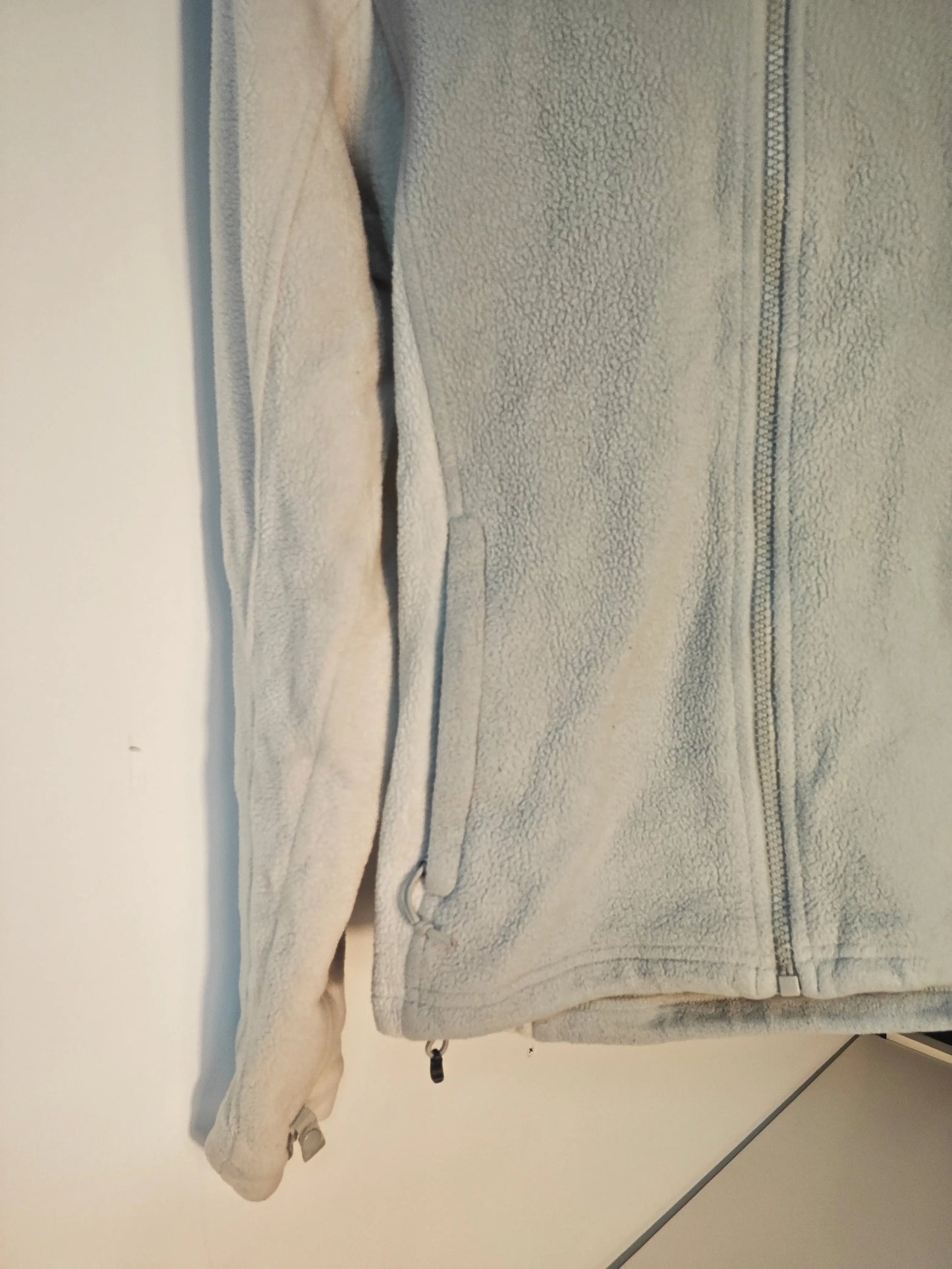 Polaire The North Face Denaly d'occasion pour femme, de couleur claire, avec fermeture éclair complète et poches latérales.