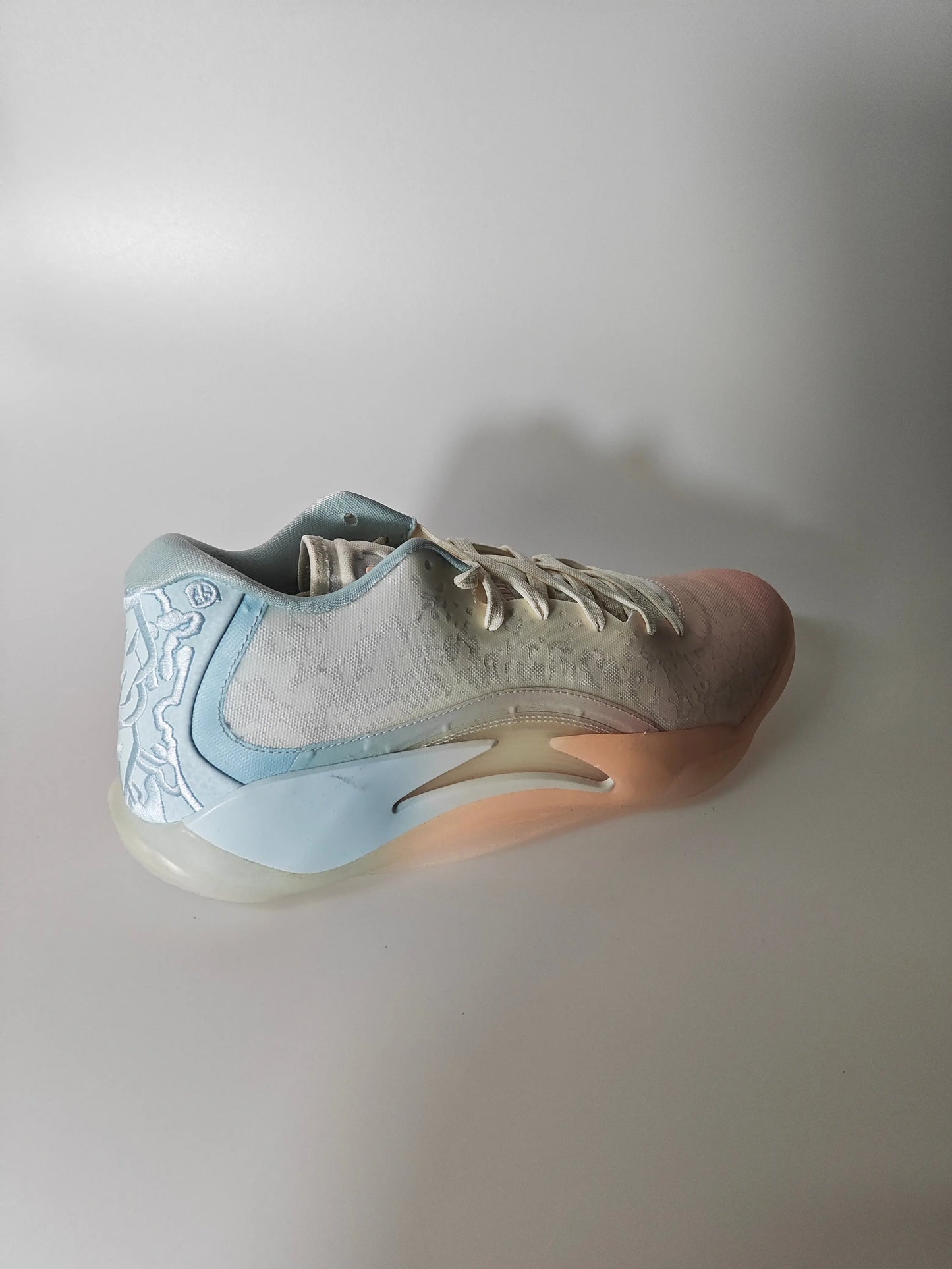 Basket Jordan Nike Zion 3 NRG à motifs complexes.