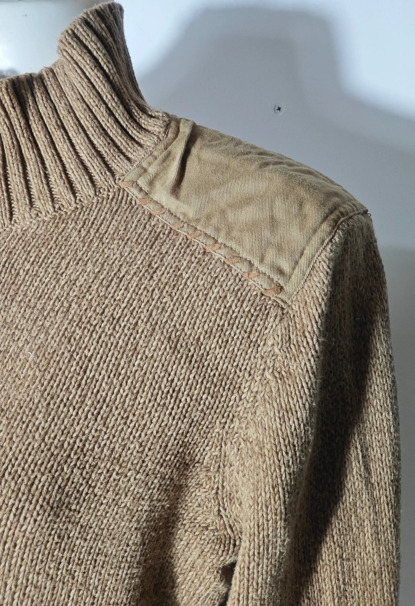 Gilet beige en coton Lauren Jeans Co. Ralph Lauren avec col montant côtelé et empiècement sur l'épaule.