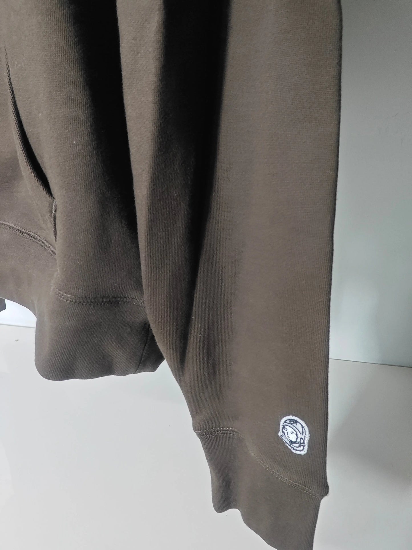 Sweat à capuche marron de Billionaire Boys Club, avec un logo astronaute brodé sur la manche.