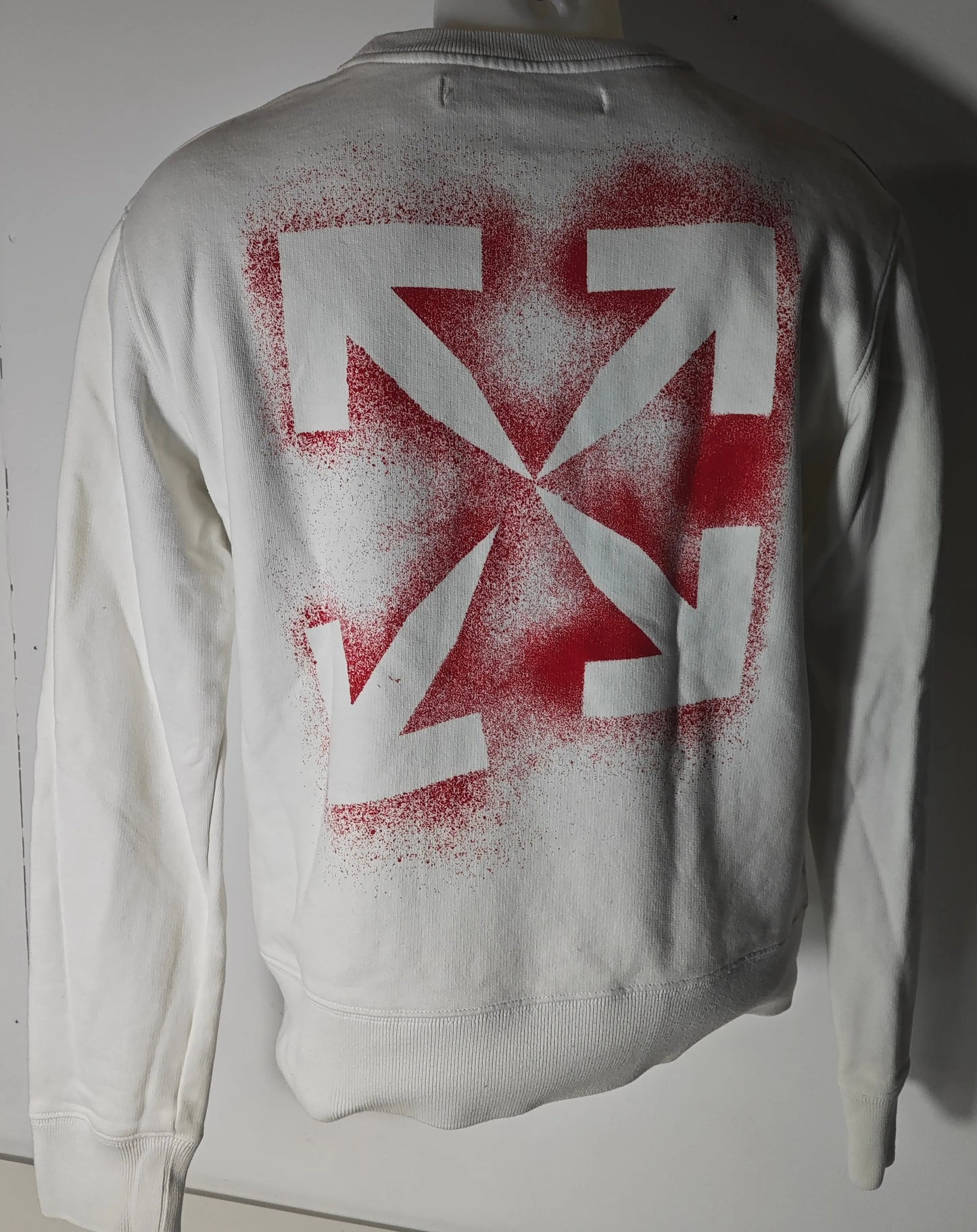 Sweat-shirt blanc à motif flèches rouges de Off-White, en coton, vue arrière.