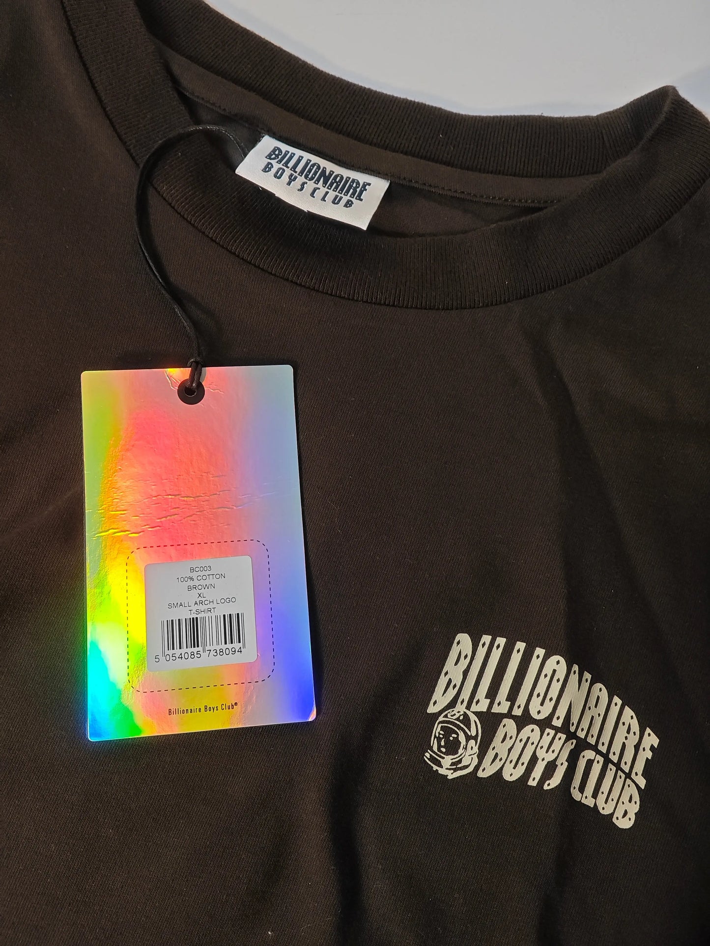 T-shirt marron en coton de Billionaire Boys Club avec un logo sur le devant et étiquette holographique.