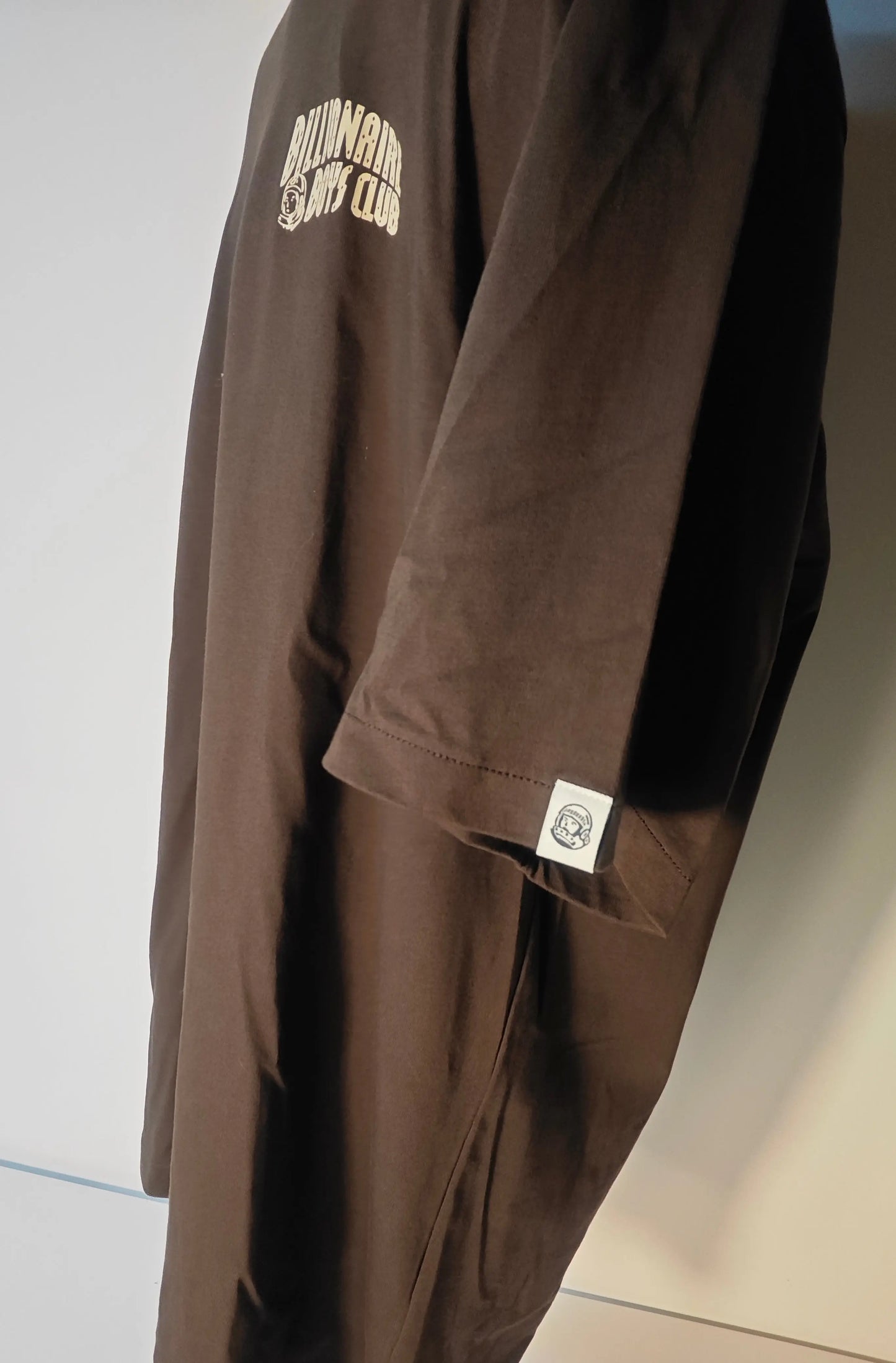 T-shirt marron, Billionaire Boys Club, avec logo imprimé et étiquette de marque sur la manche