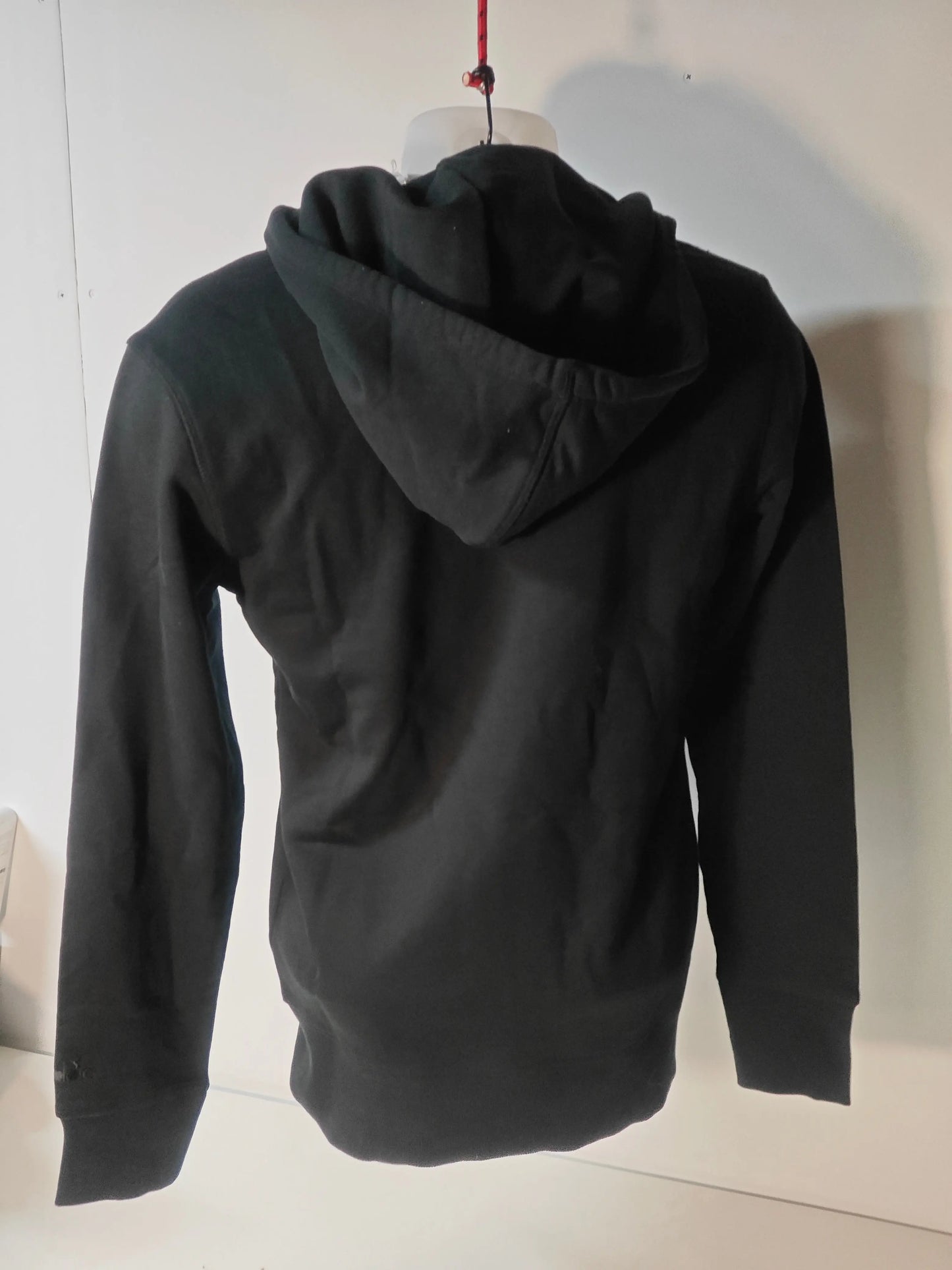 Sweat à capuche noir de Diadora, présenté de dos, avec capuche doublée et manches longues.