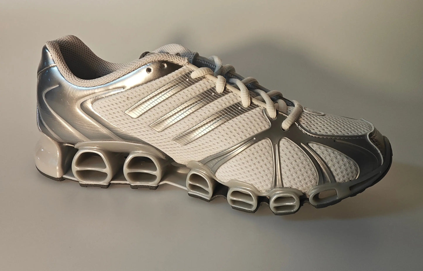 Adidas Mega Ghostride W – Femme – Coloris FTW White / Silver Metallic Adidas