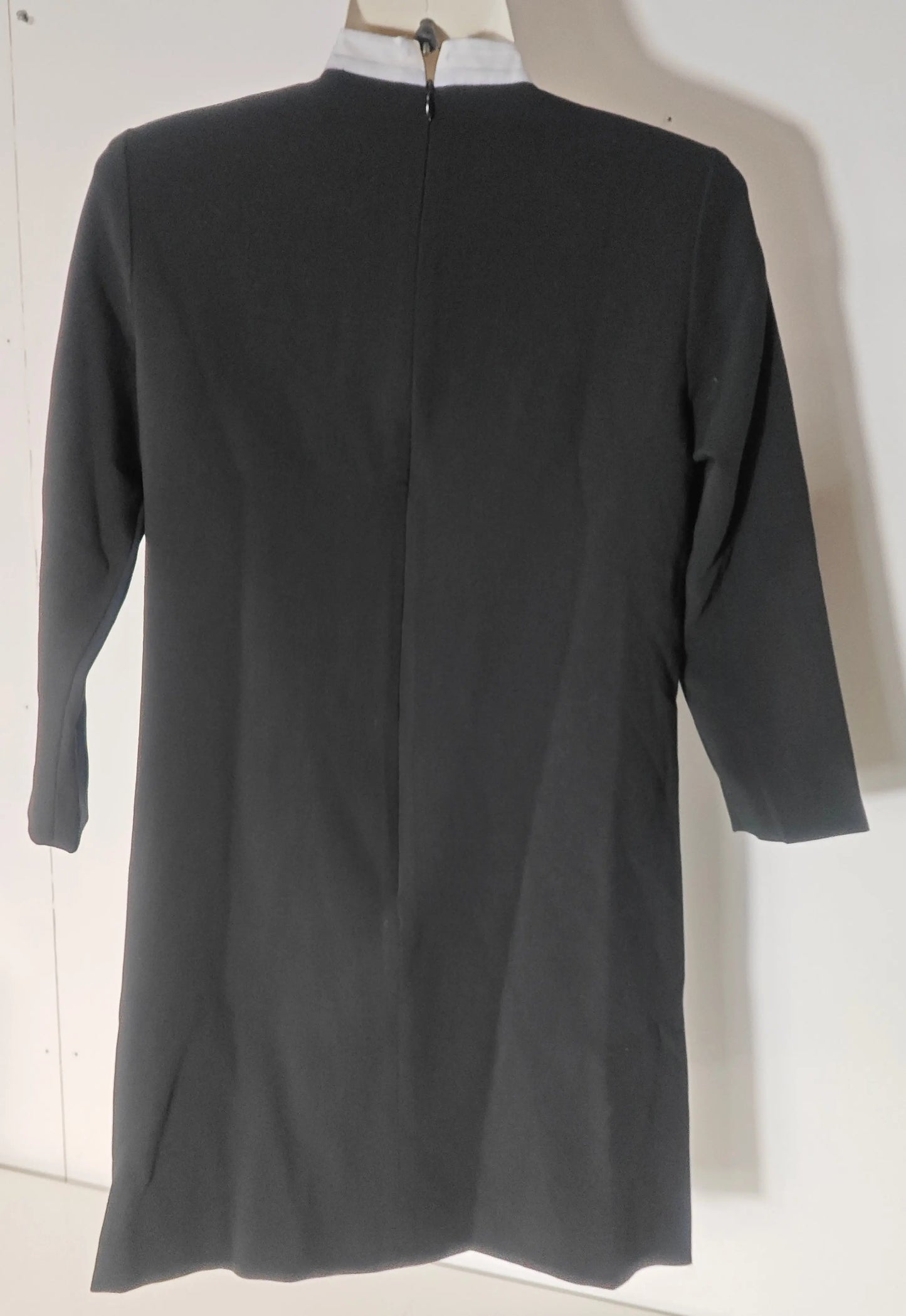 Robe Sandro Paris – noire avec col blanc Sandro