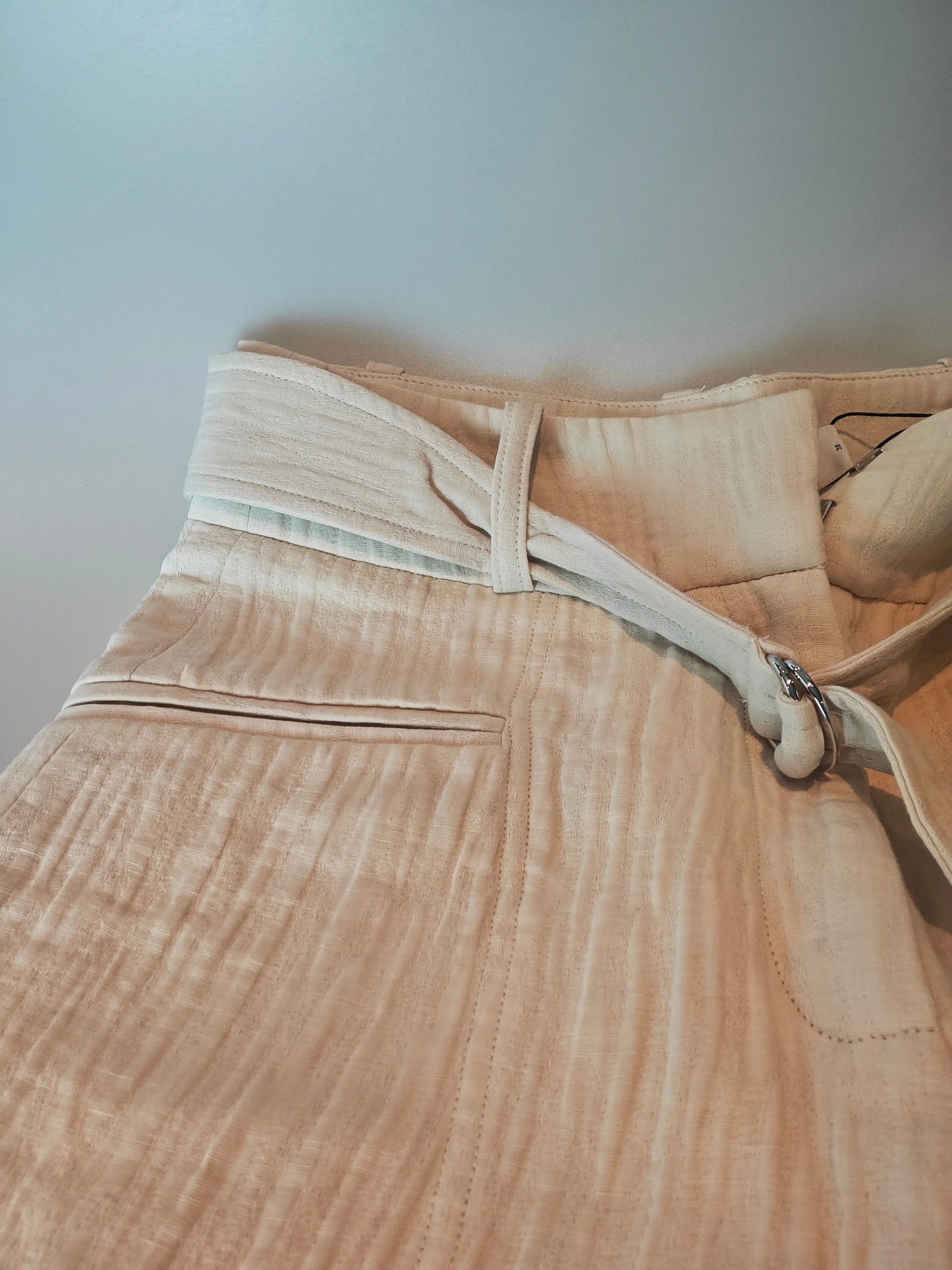 Magnifique pantalon IRO Paris modèle Artura, neuf avec étiquette, dans un très joli coloris crème / écru IRO