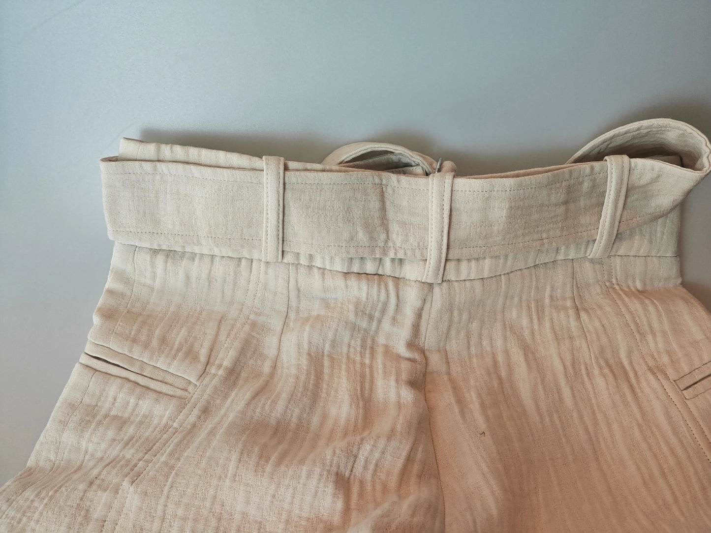 Magnifique pantalon IRO Paris modèle Artura, neuf avec étiquette, dans un très joli coloris crème / écru IRO
