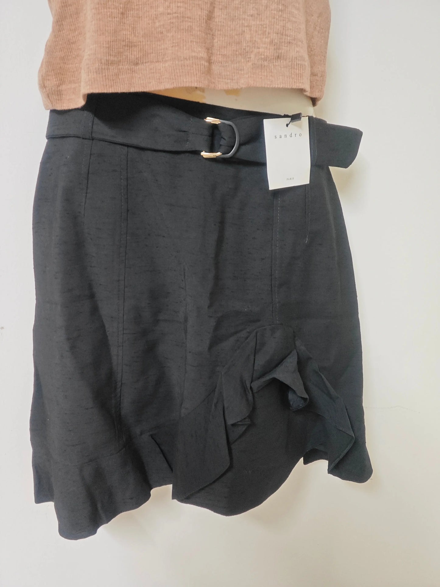 Jupe Sandro Paris noire neuve avec ceinture et volants T.36 sandro