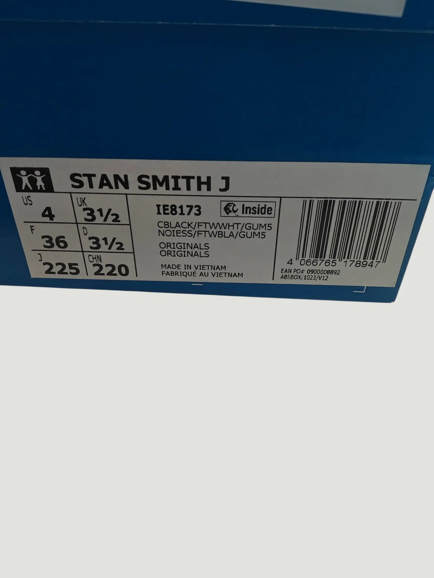 Adidas Stan Smith J neuves – T. 36 – noir/blanc – semelle gomme – boîte Adidas