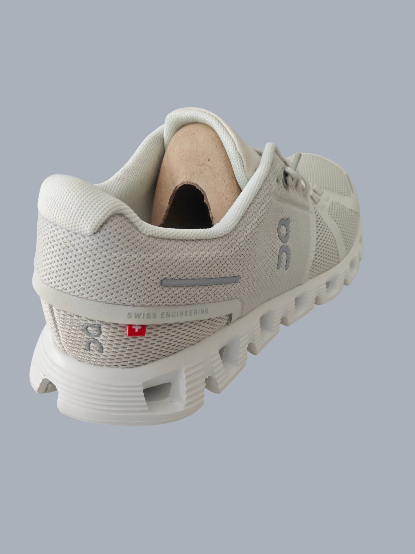 On Running Cloud 5 neuves – blanc/beige – taille 37 – avec boîte