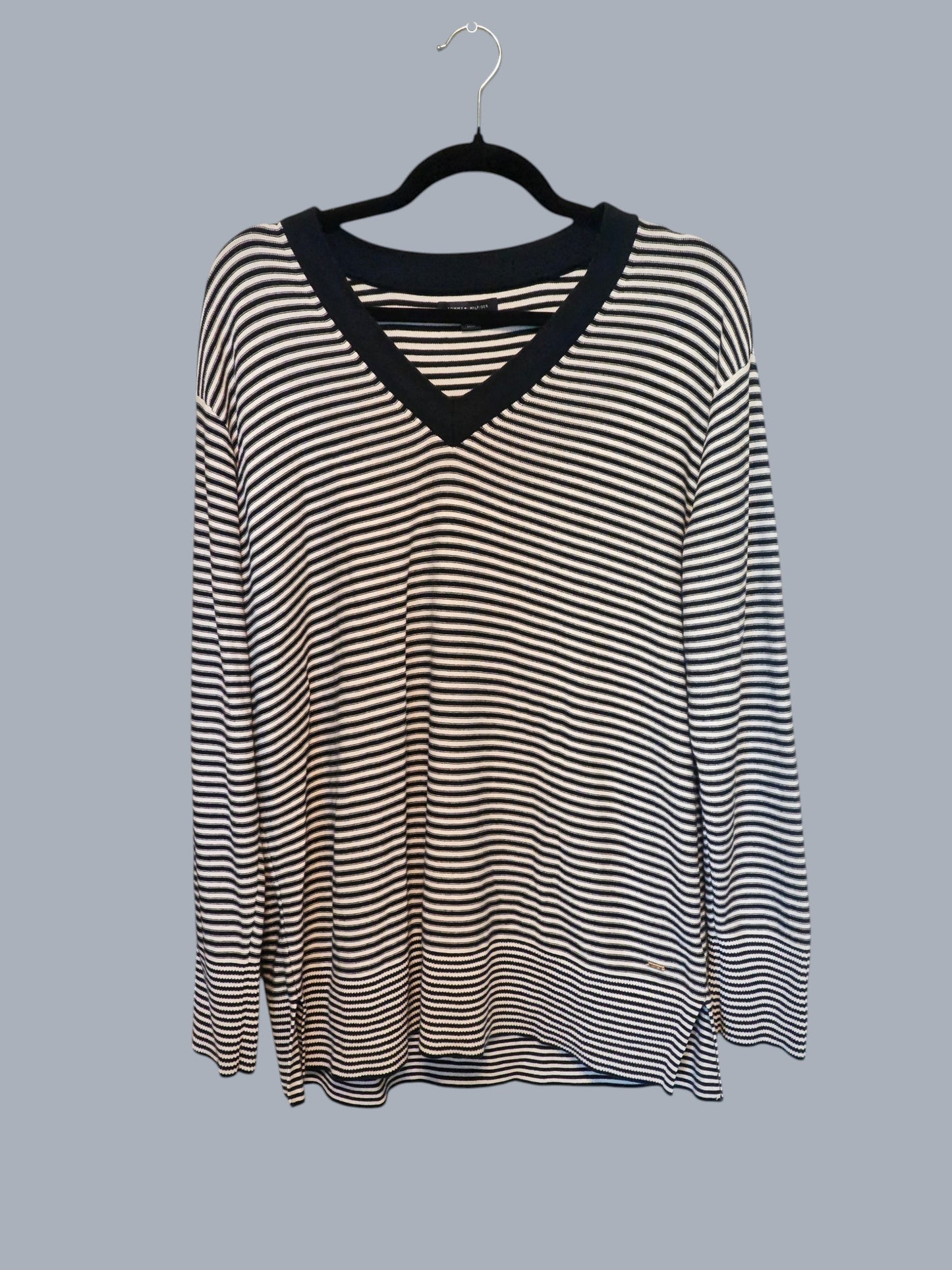 Pull Tommy Hilfiger marinière noir/blanc – col V – taille M SECONDE MAIN