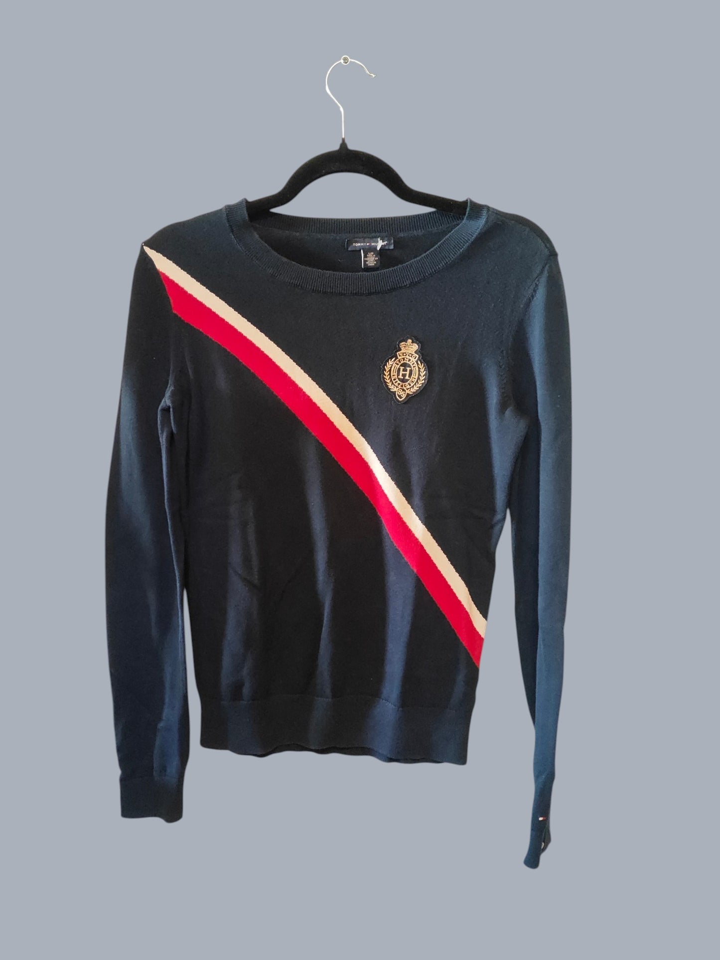 Pull Tommy Hilfiger bleu marine – bande signature + écusson – taille S SECONDE MAIN
