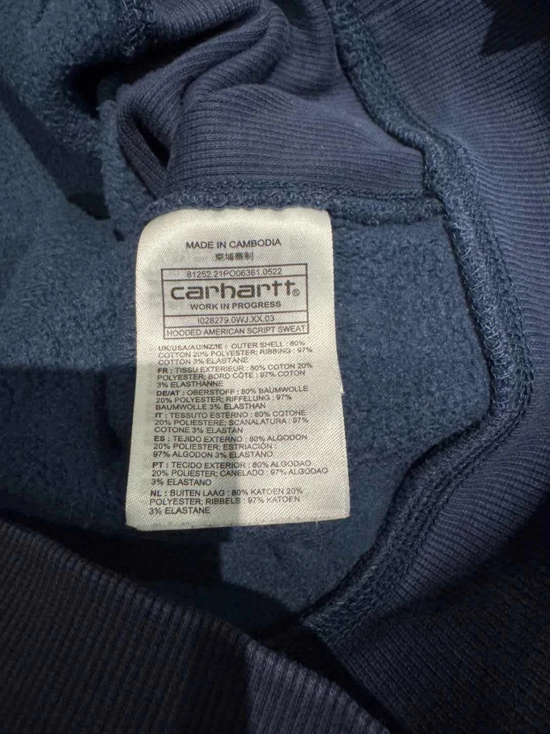 Sweat à capuche bleu chiné Carhartt Wip de seconde main, avec étiquette de composition visible.