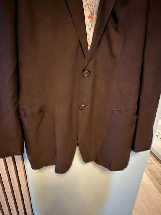 Blazer marron foncé taille XL de Zegna, avec deux boutons et poches plaquées.