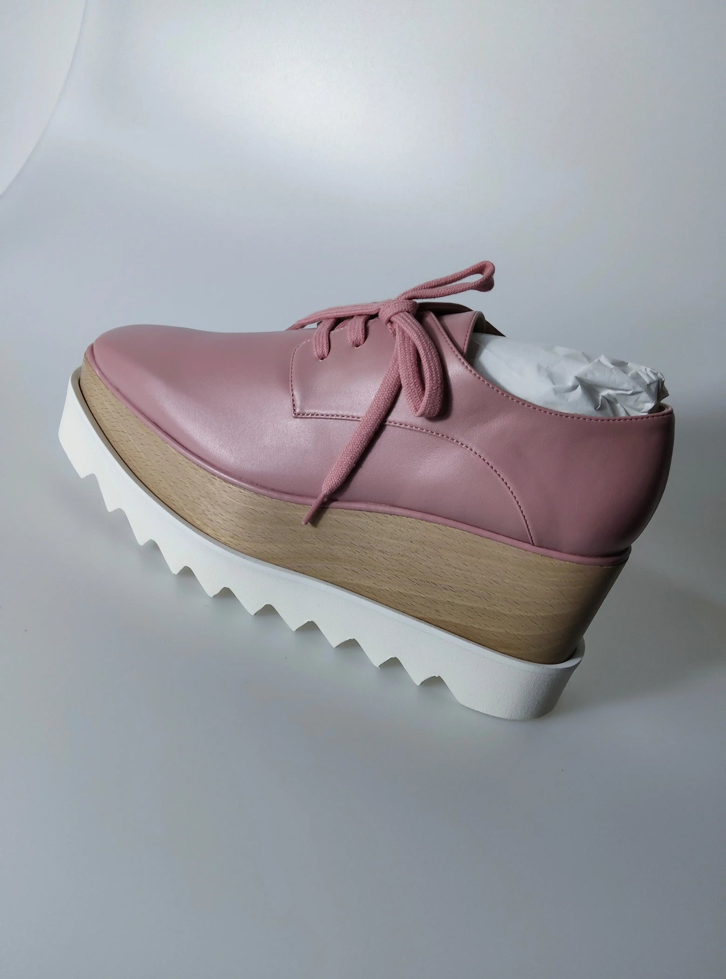 Sneaker plateforme Elyse rose pour femme de Stella McCartney avec lacets roses.