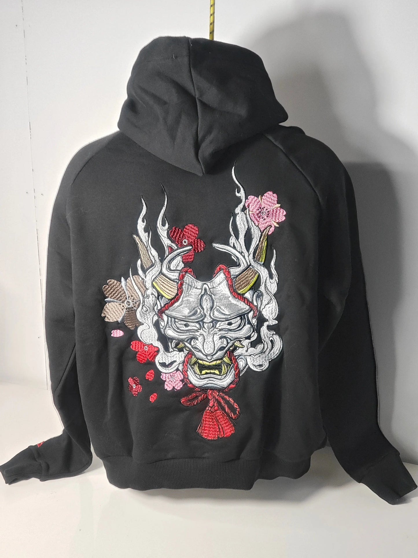 Sweat à capuche noir Arts Of The Streets orné d'une broderie japonaise représentant un masque de démon et des fleurs.