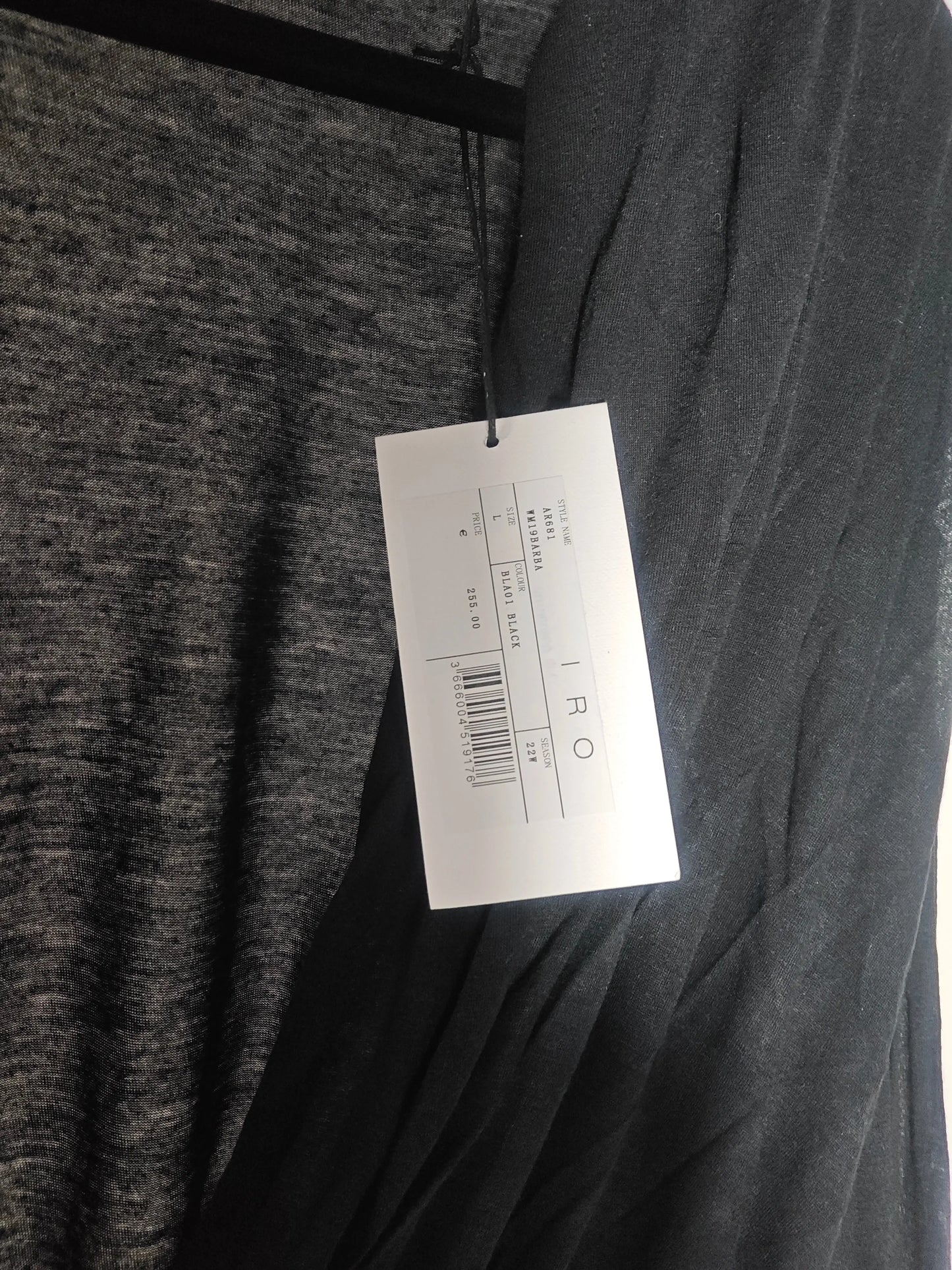Top noir de IRO, avec une texture chinée et une étiquette blanche attachée.
