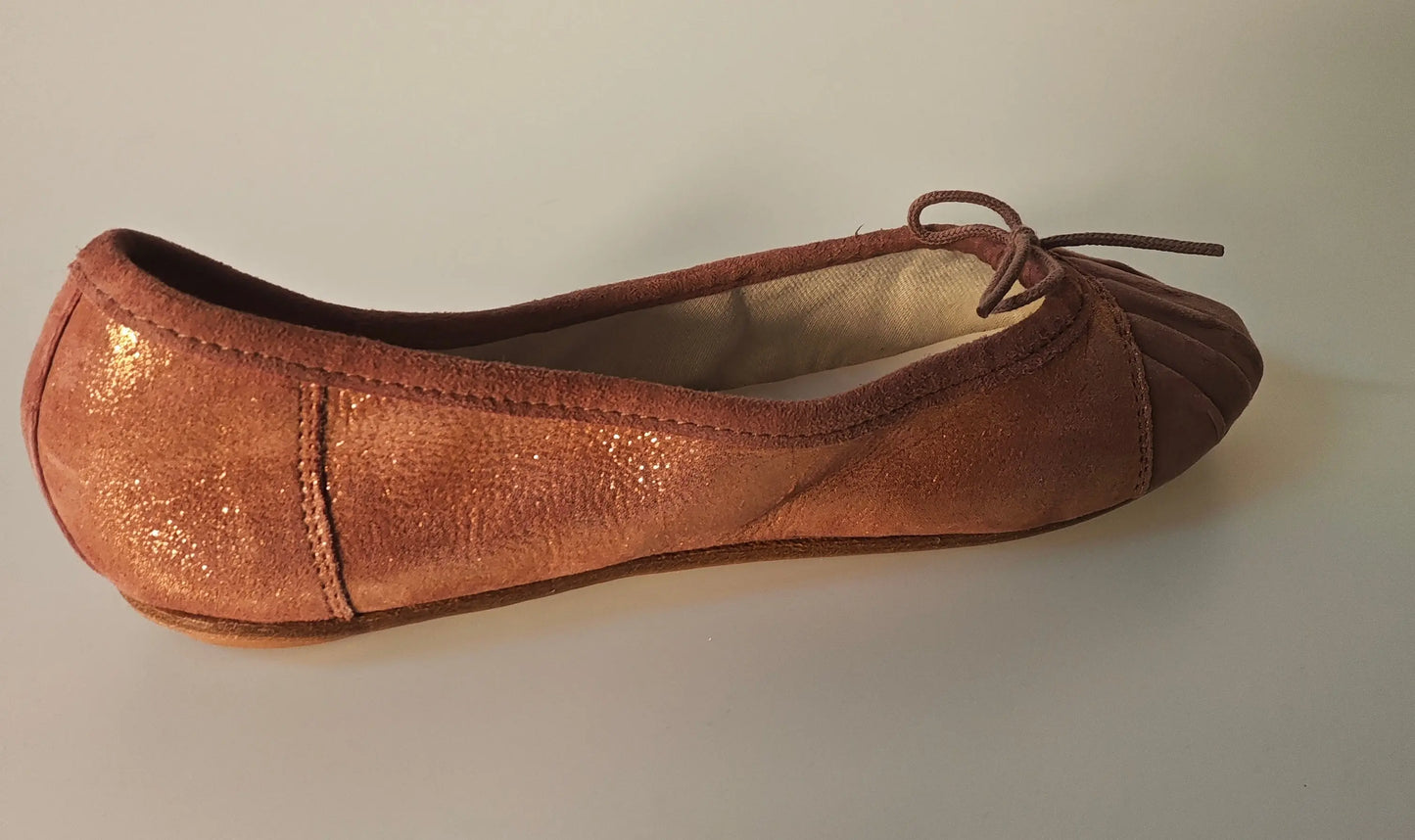 Ballerine Repetto rose poudré Beauty Plis AD par Repetto, avec détails plissés et finitions en suède.