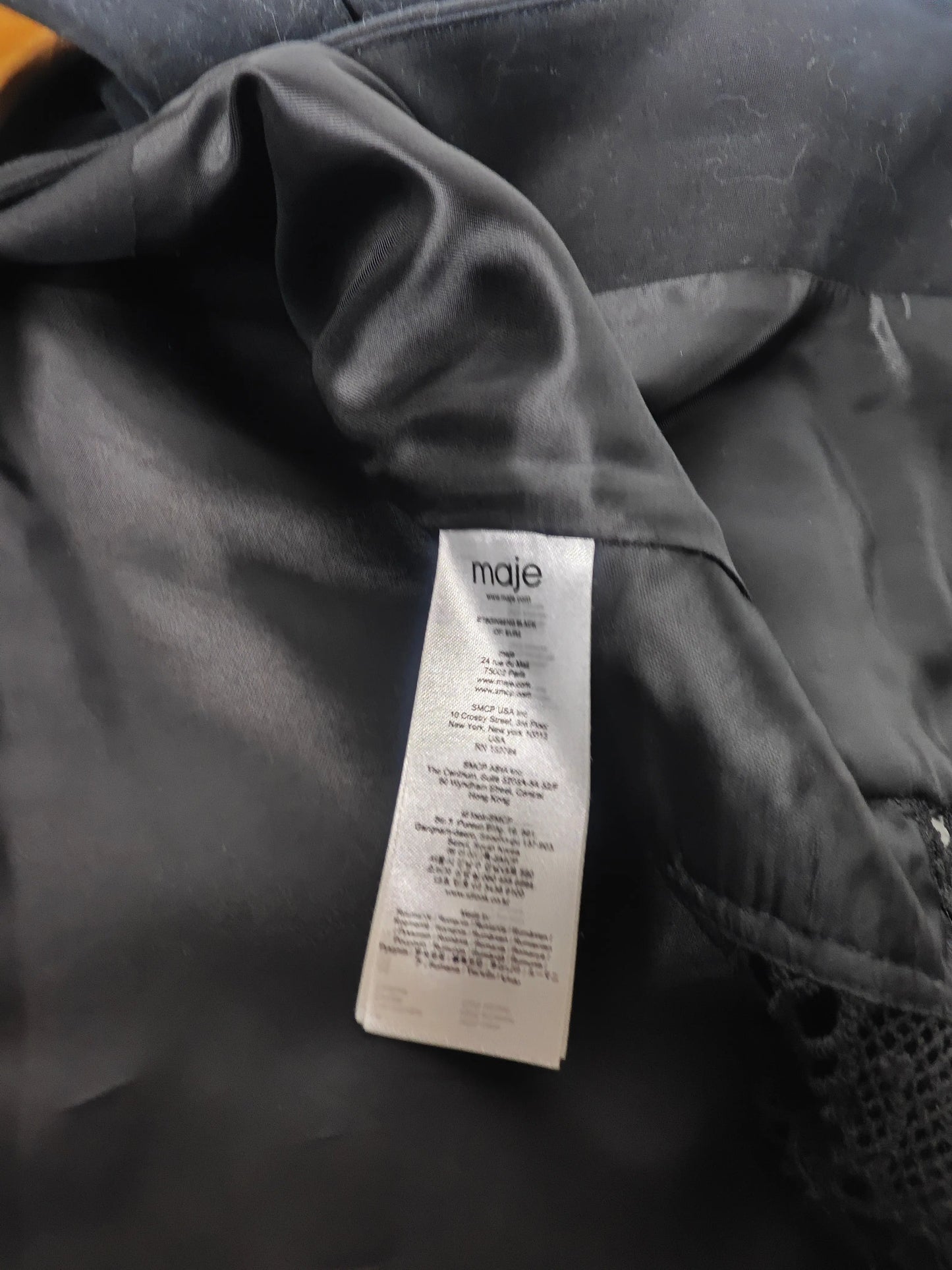 Veste Nautica chaude noire de seconde main, montrant l'étiquette du col.
