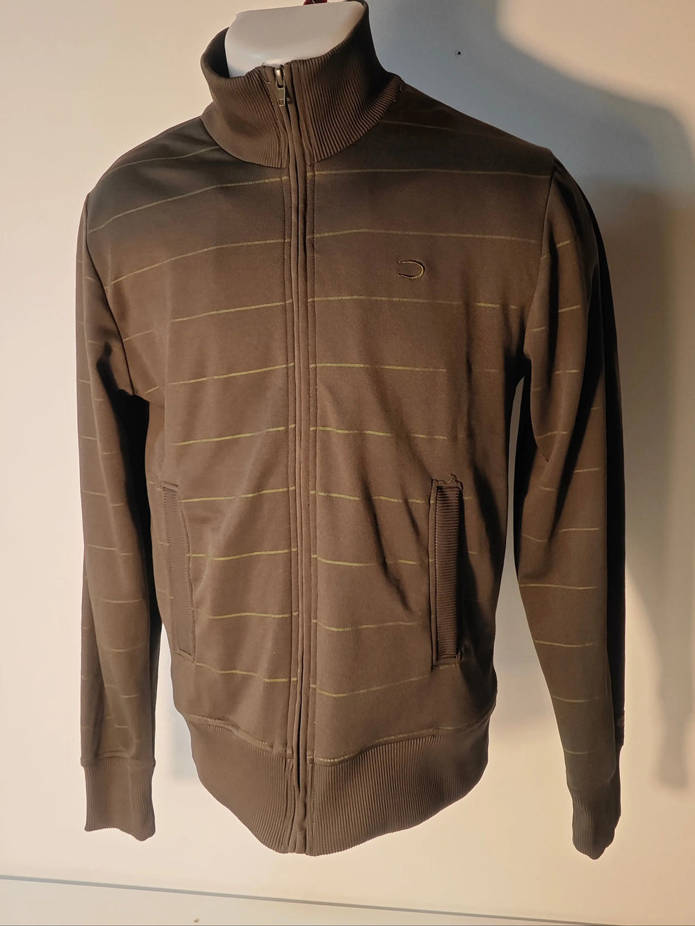 Veste sweat zippée marron de Dickies, à rayures horizontales, avec fermeture éclair intégrale et poches.