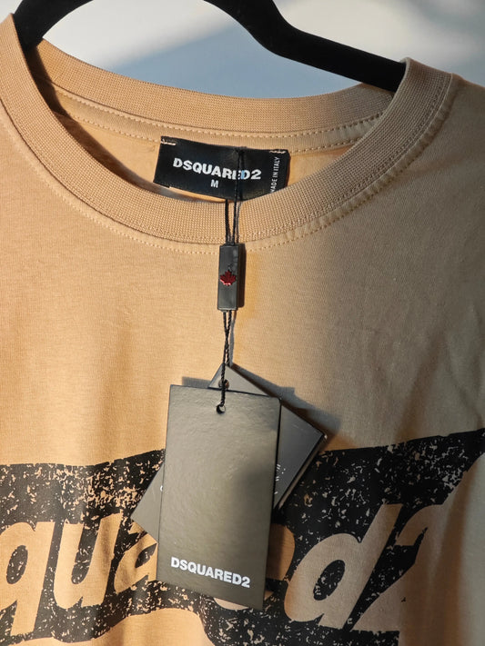 T-shirt beige à motif logo usé de Dsquared2, avec étiquettes suspendues et col rond.
