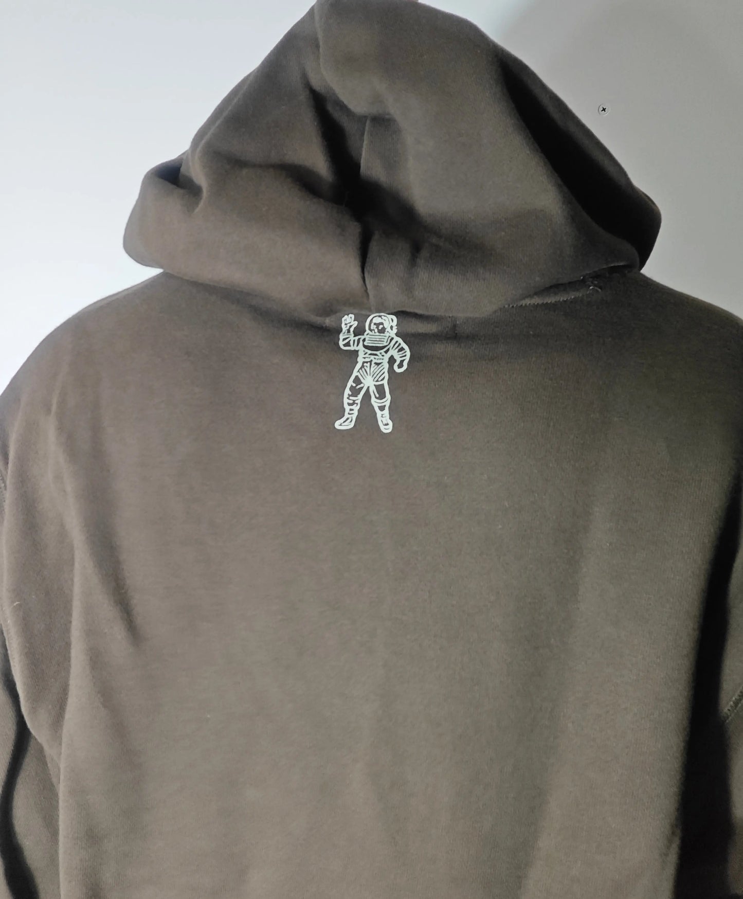 Sweat à capuche marron de Billionaire Boys Club avec un imprimé astronaute sur le dos.