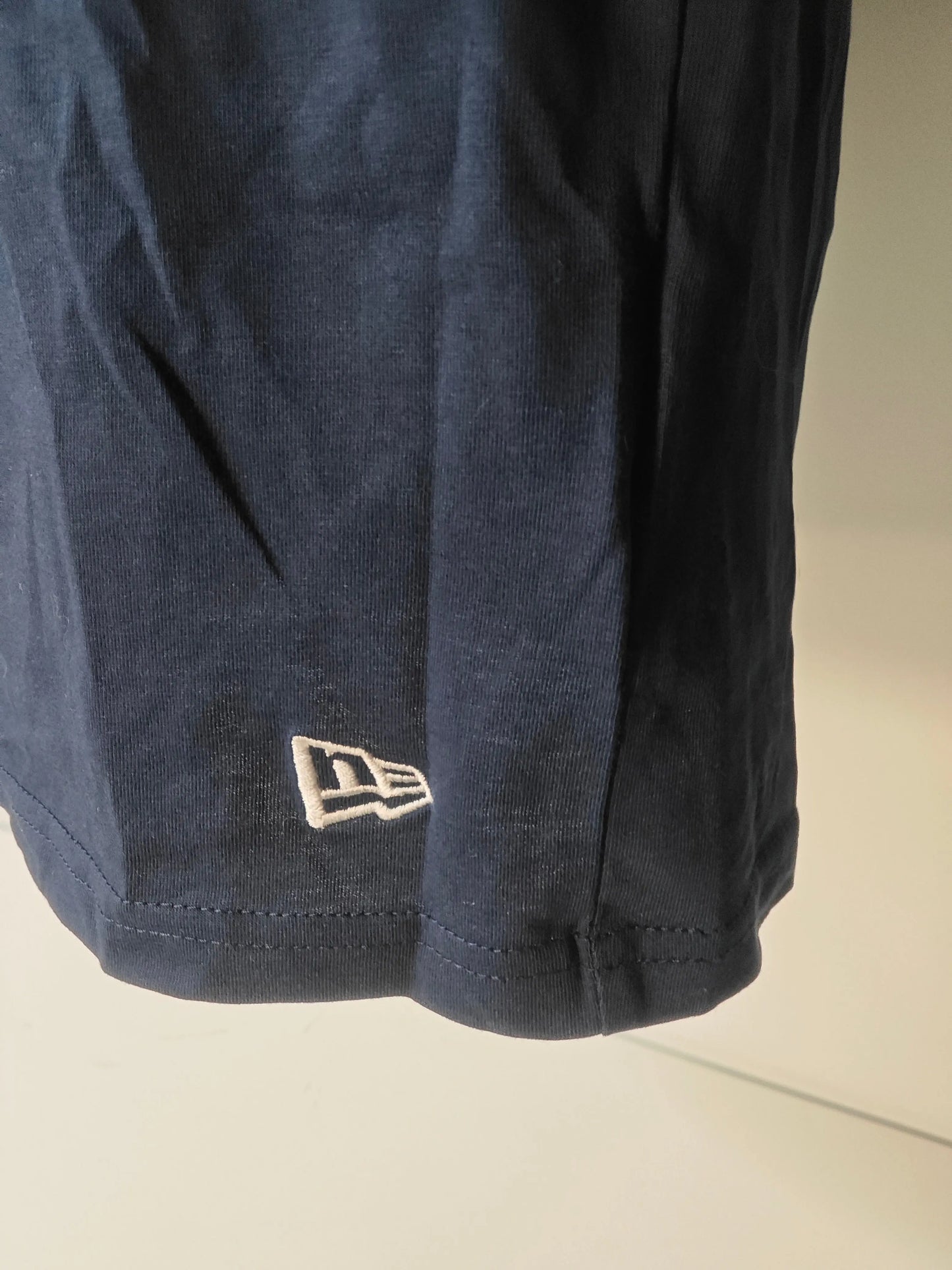 T-shirt bleu marine NFL New England Patriots de New Era, avec logo de la marque brodé.