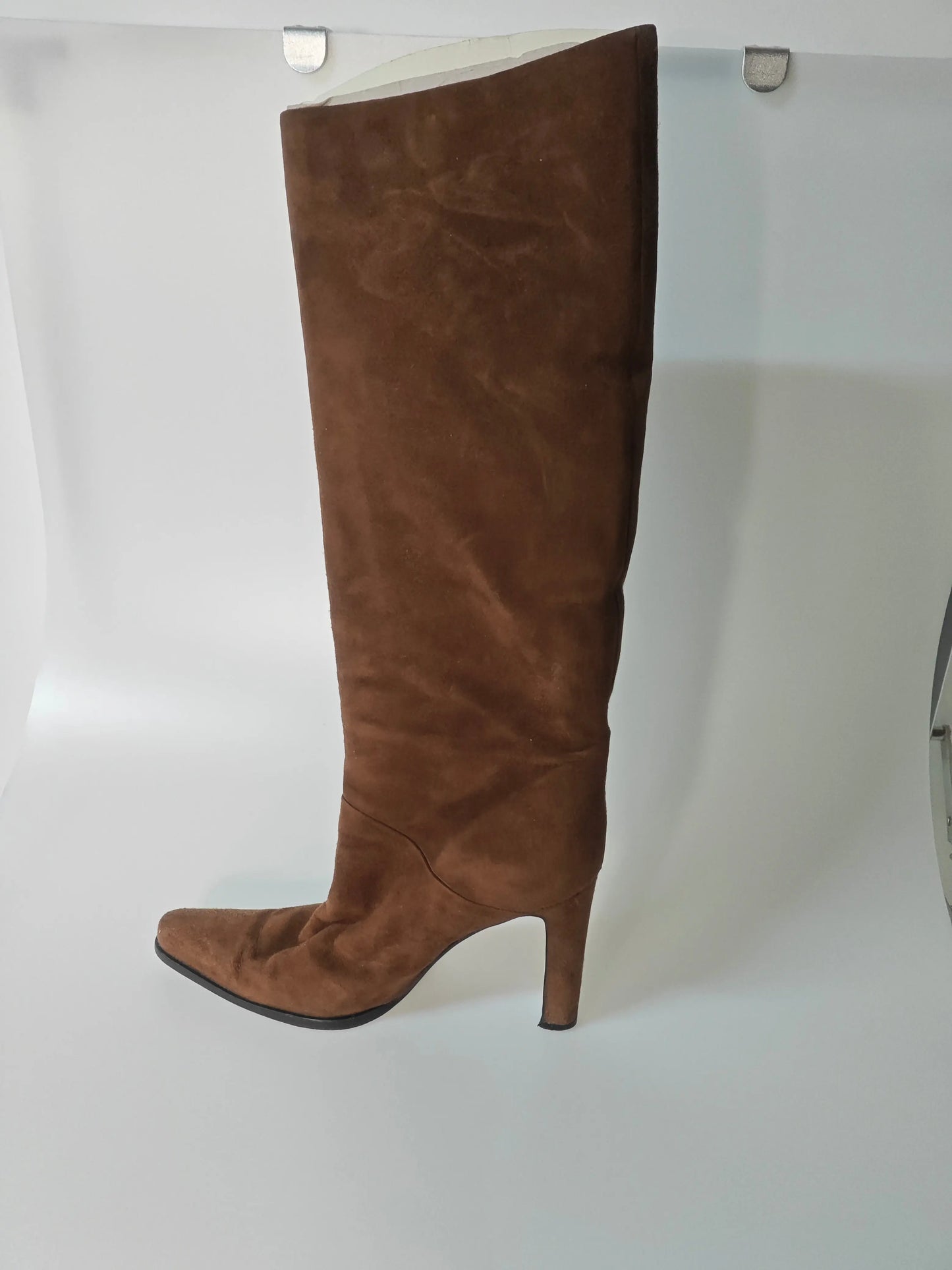 Bottes hautes en daim marron Sergio Rossi, à talons, en seconde main.