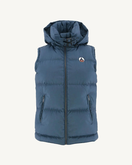 Doudoune sans manches bleue jeans par Jott, avec capuche et fermeture éclair.