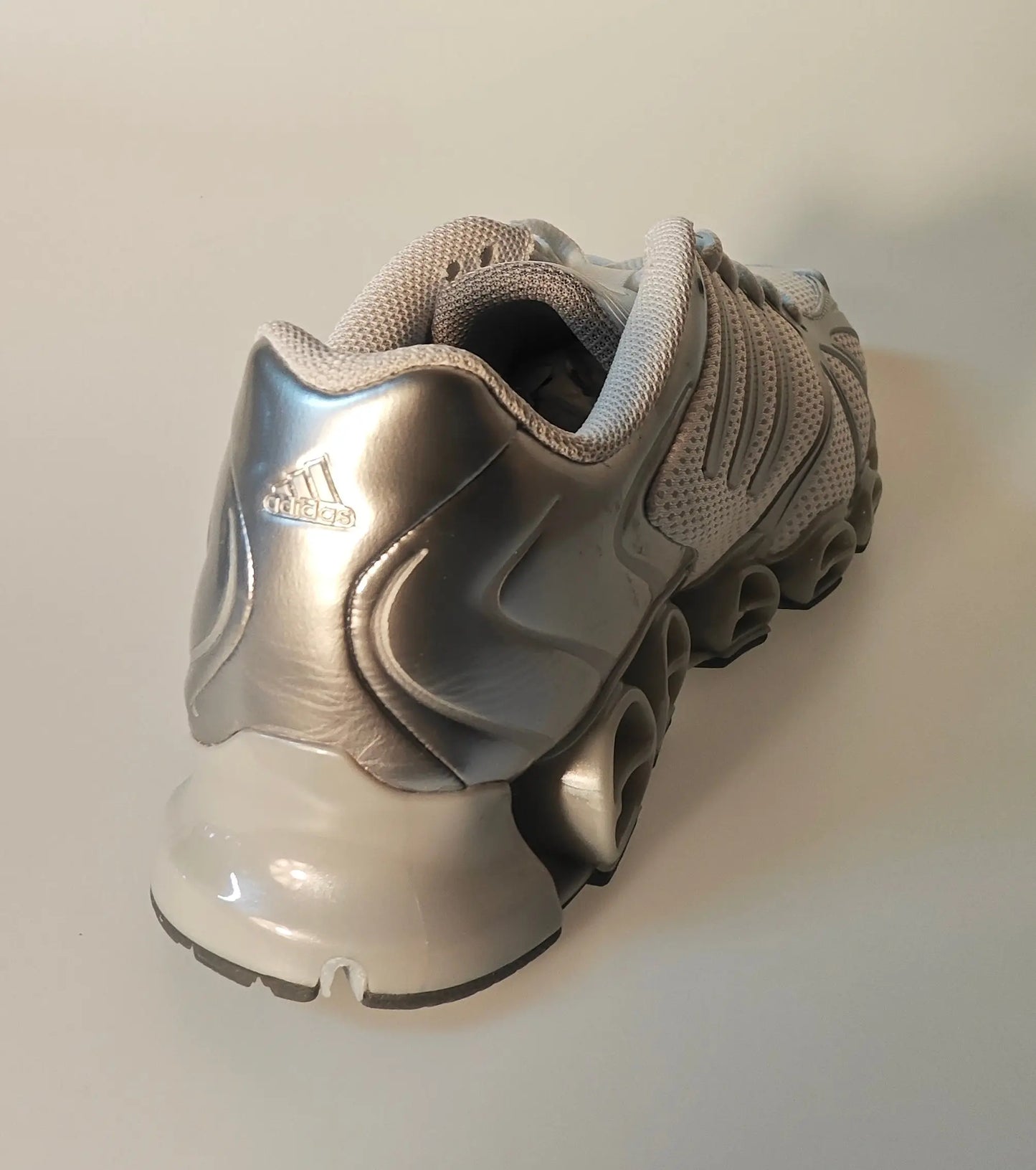 Adidas Mega Ghostride W – Femme – Coloris FTW White / Silver Metallic Adidas