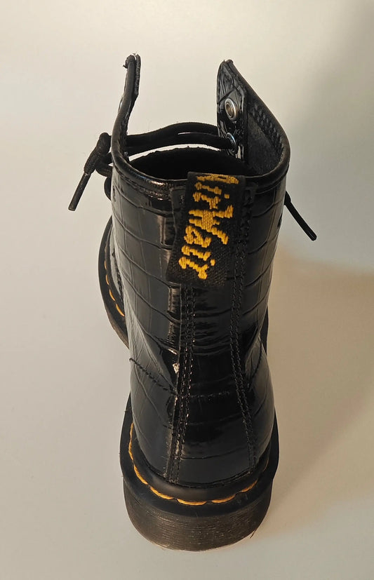 Dr. Martens noires effet croco – Style vernis – Boots iconiques Pointure 36 Dr Martens