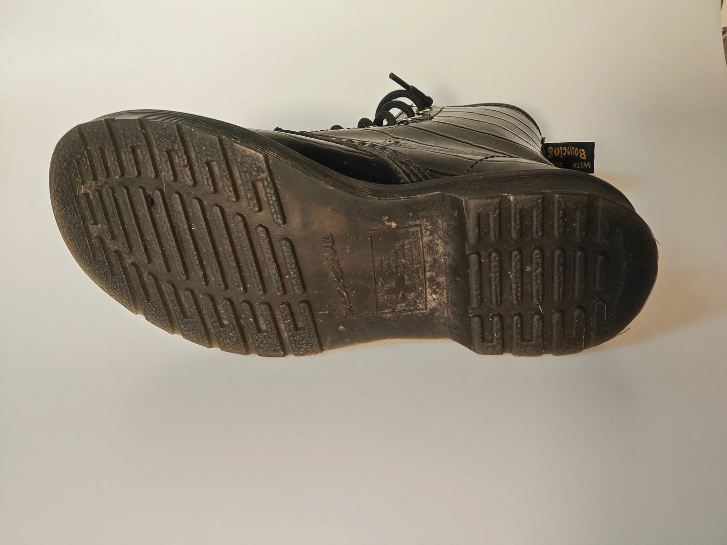 Dr. Martens noires effet croco – Style vernis – Boots iconiques Pointure 36 Dr Martens
