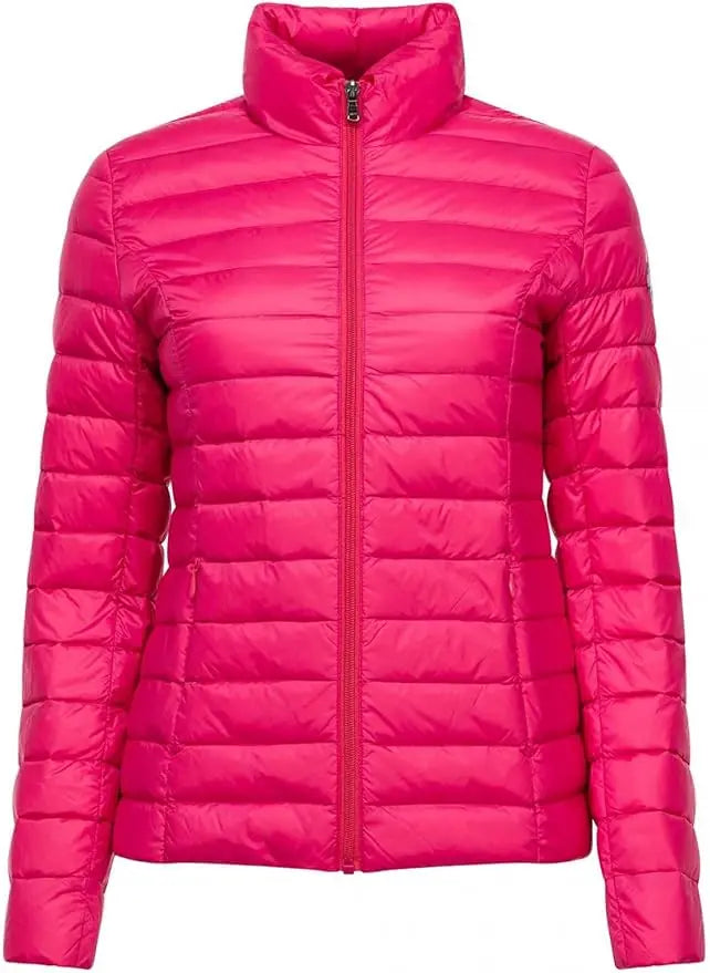 Doudoune rose vif de Jott, avec fermeture éclair et matelassage horizontal.