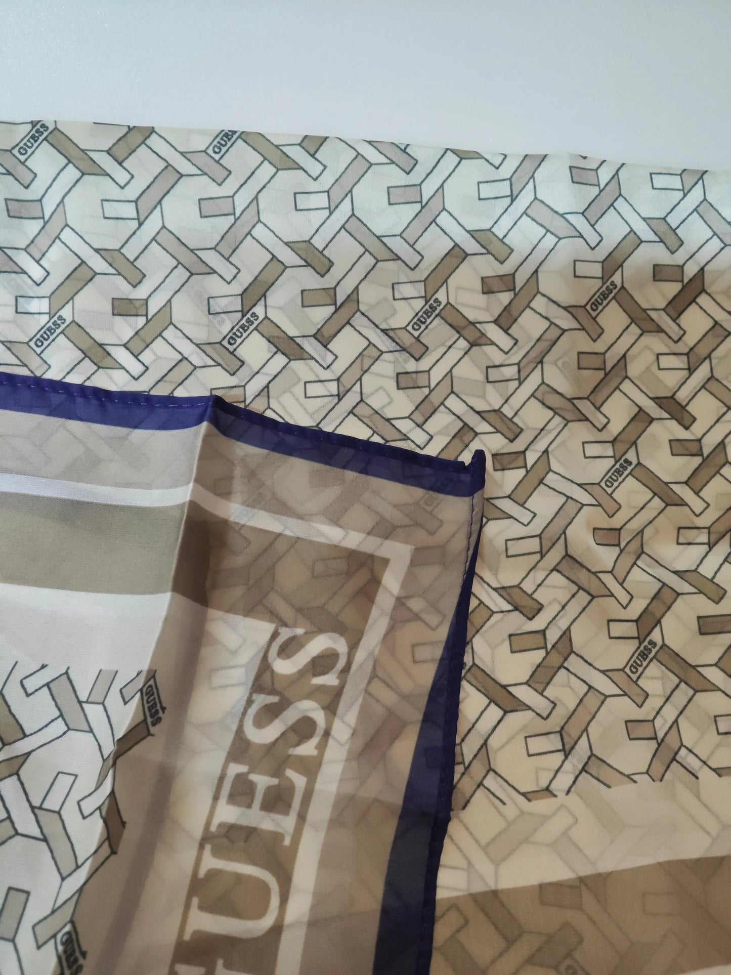 foulard Guess Isabella G Chain Logo Guess