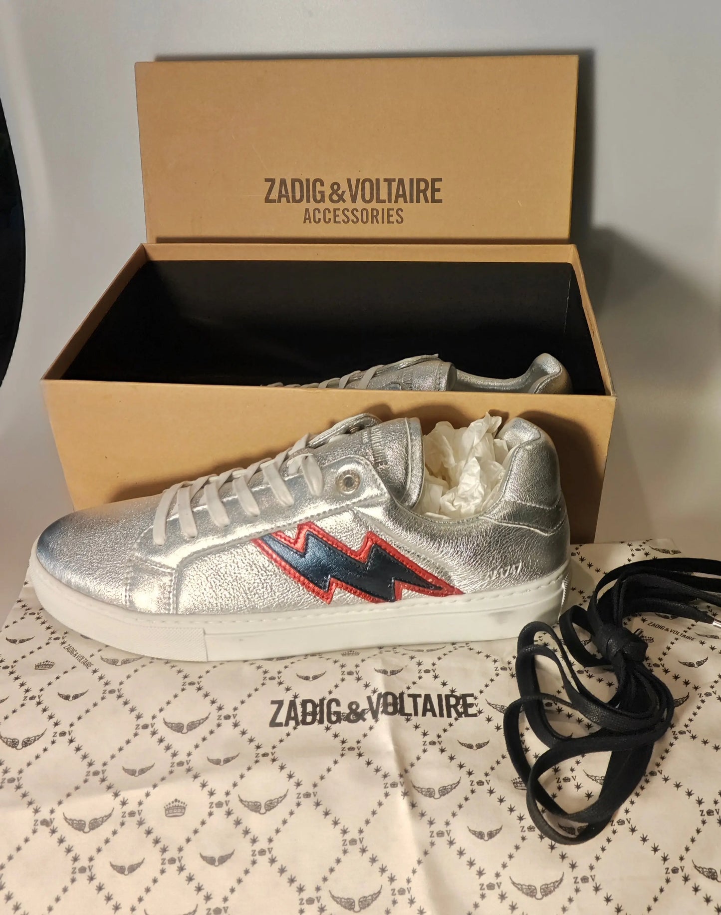 Baskets Zadig & Voltaire – Cuir argenté – Éclair signature – Taille 43 – Made in Portugal Zadig & Volataire