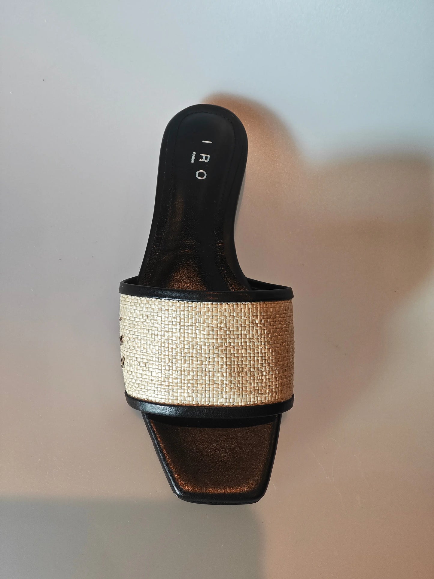 Mules plates IRO Paris raphia & cuir noir – T36 – modèle Raffia – avec pochon IRO