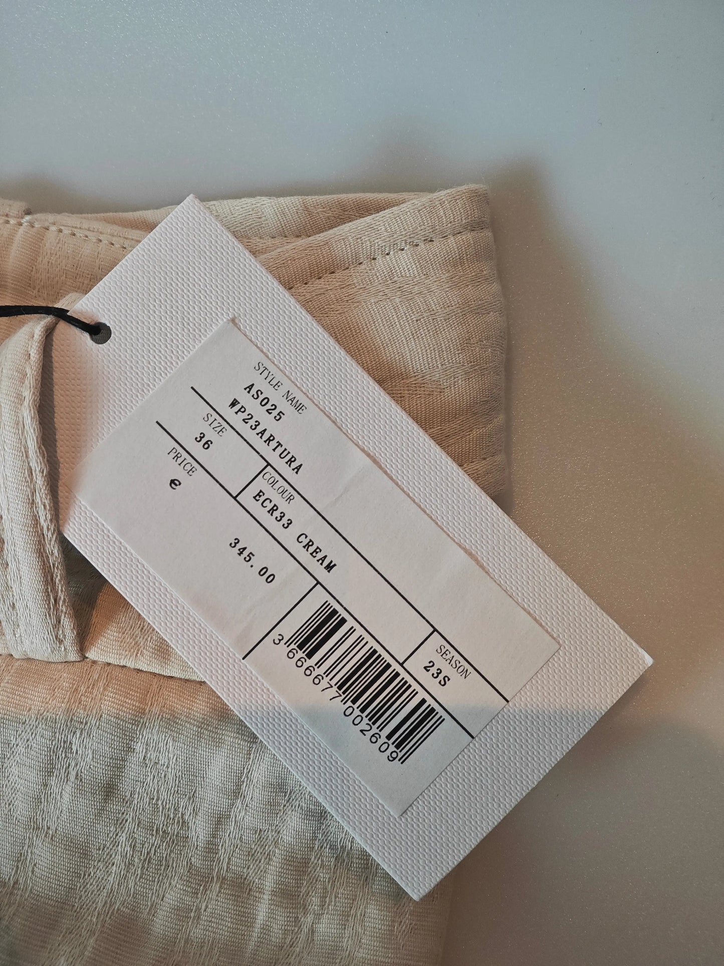 Magnifique pantalon IRO Paris modèle Artura, neuf avec étiquette, dans un très joli coloris crème / écru IRO