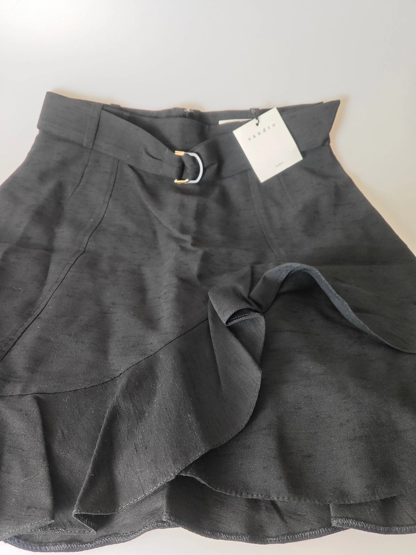 Jupe Sandro Paris noire neuve avec ceinture et volants T.36 sandro
