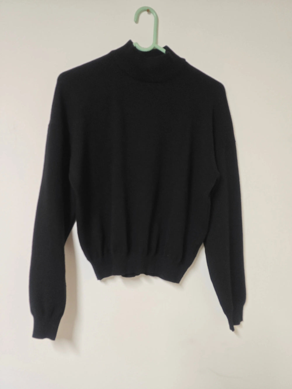 Pull noir col montant Chicorée taille L SECONDE MAIN Chicoree