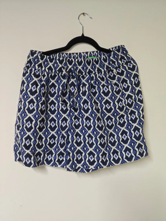 Short United Colors of Benetton 100% lin imprimé bleu blanc SEONDE MAIN United Color of benetton