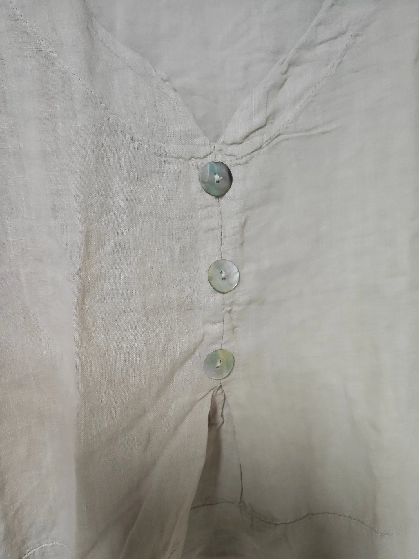 Top en lin beige clair made in Italy boutons nacrés M - SECONDE MAIN Upstyle Destock