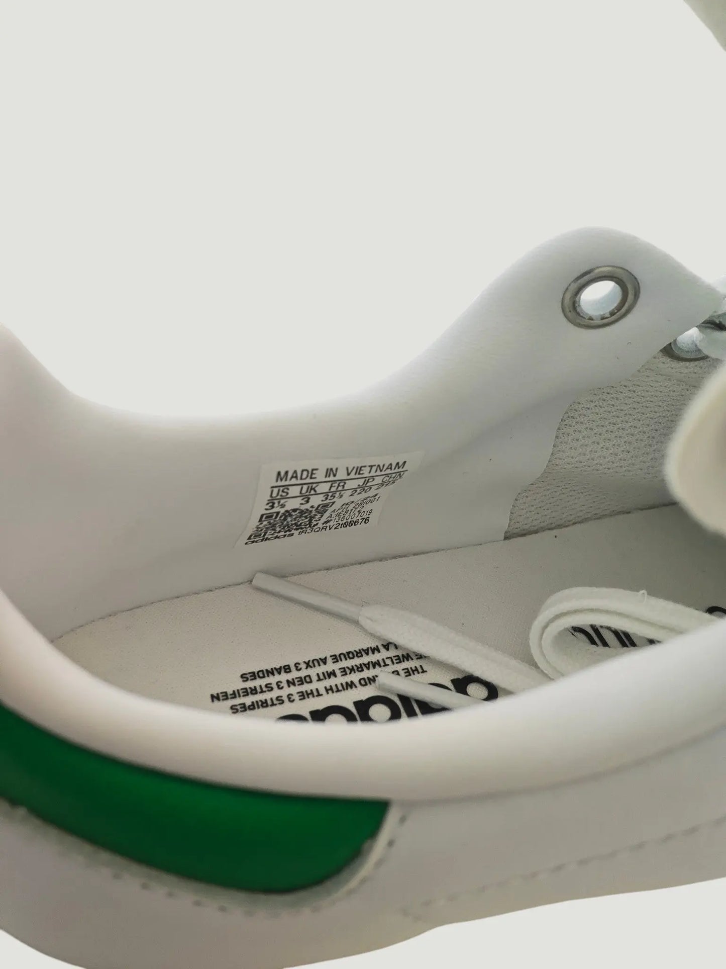 Adidas Stan Smith J neuves – T. 35 1/2 – blanc/vert – semelle gomme – boîte Adidas