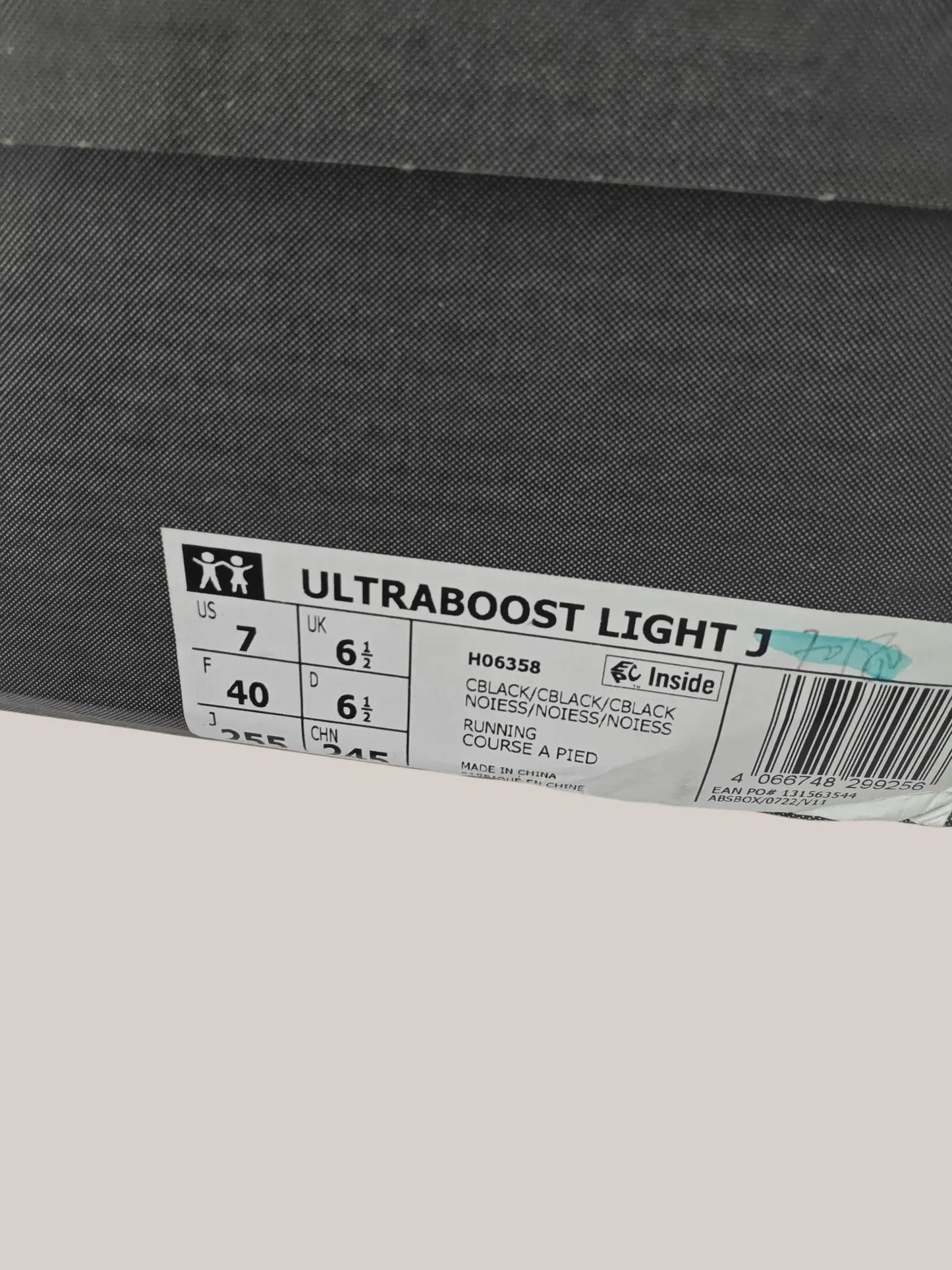 Adidas Ultraboost Light J noire T40 Adidas