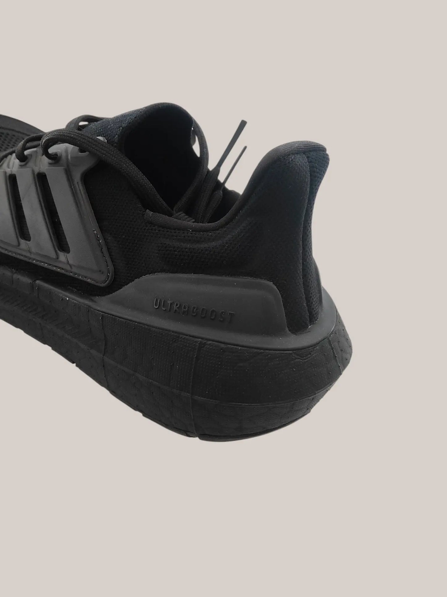 Adidas Ultraboost Light J noire T40 Adidas