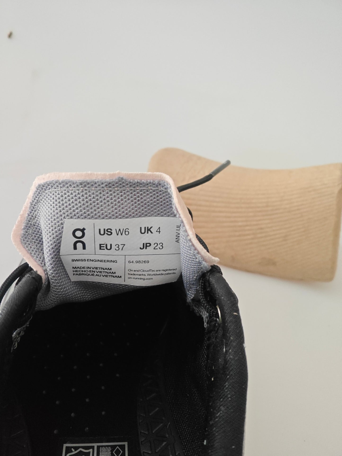 On Running Cloudvista Alloy / Black – neuves avec boîte – 37