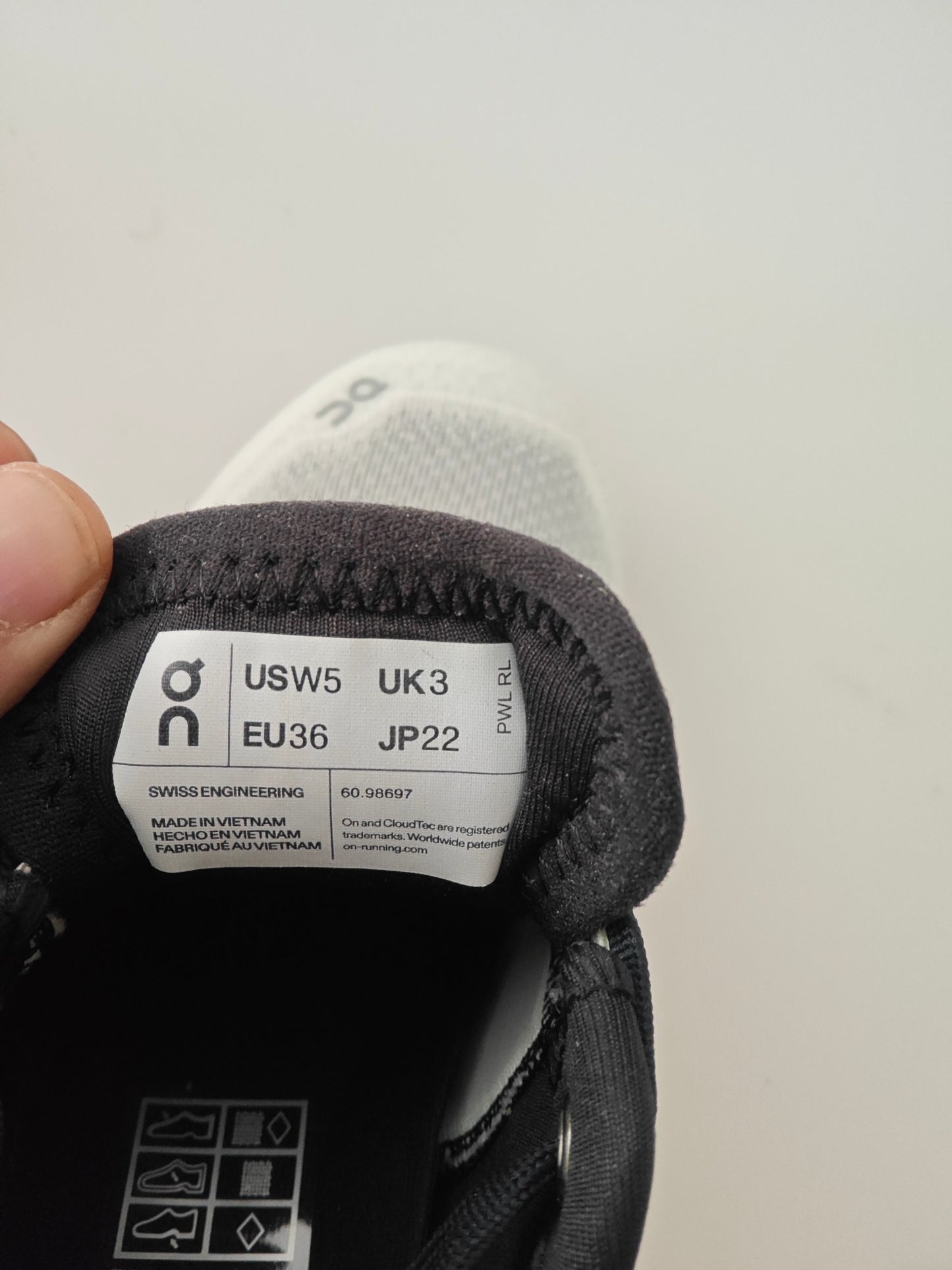 On Running Cloud X 3 blanc / noir – neuves avec boîte – 36