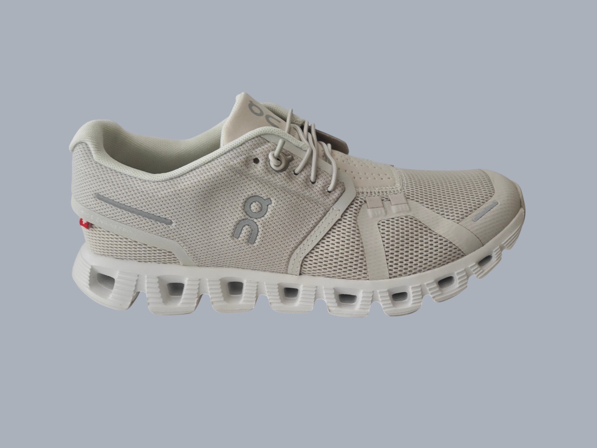 On Running Cloud 5 neuves – blanc/beige – taille 37 – avec boîte